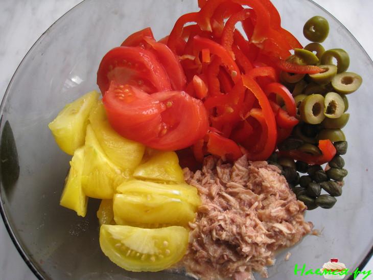 Салат с тунцом и помидорами Салат с тунцом и помидорами