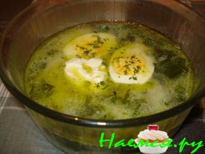 Зелёный борщ из шпината заправленный яично-лимонным соусом