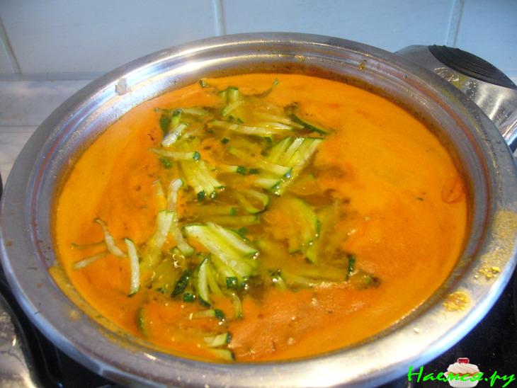 Густой томатный суп с цуккини и гречкой Густой томатный суп с цуккини и гречкой