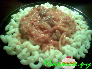 Говядина тушеная в консервированных помидорах