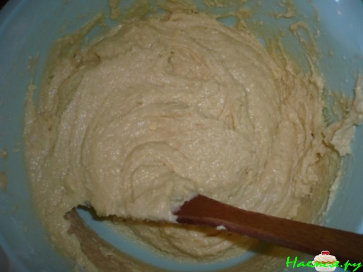 Вишневый пирог посыпанный с сахарной пудрой