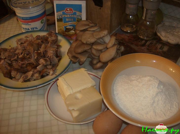 Открытый пирог с уткой и вешенками