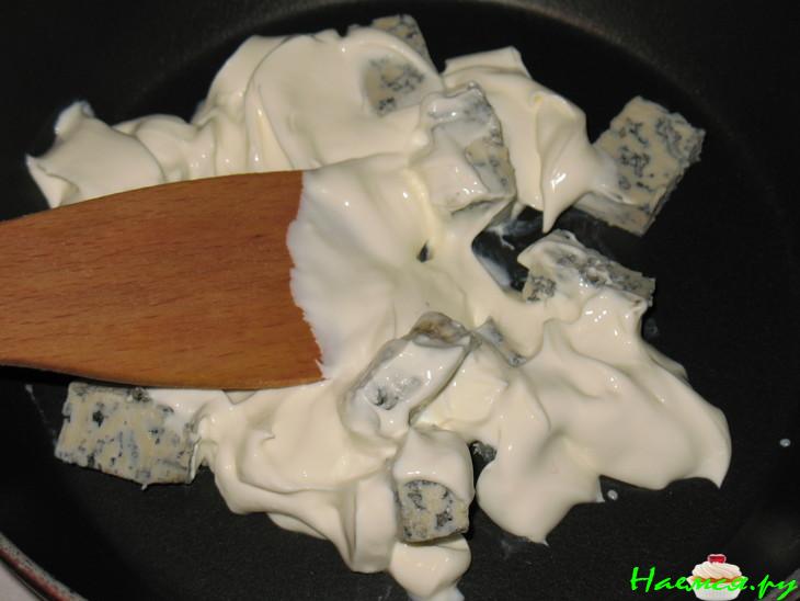 Стейки с соусом "Рокфор" Стейки с соусом "Рокфор"