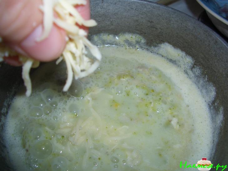 Суп с брокколи и сыром