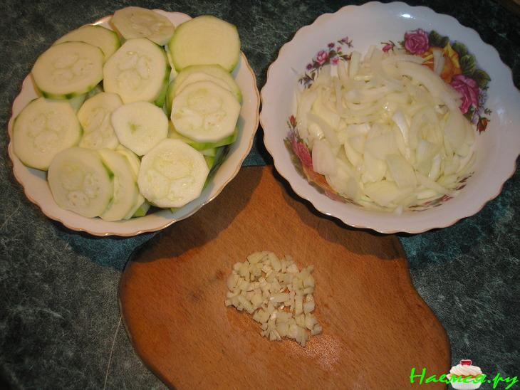 Пирог-запеканка из кабачка-цукини и курицы