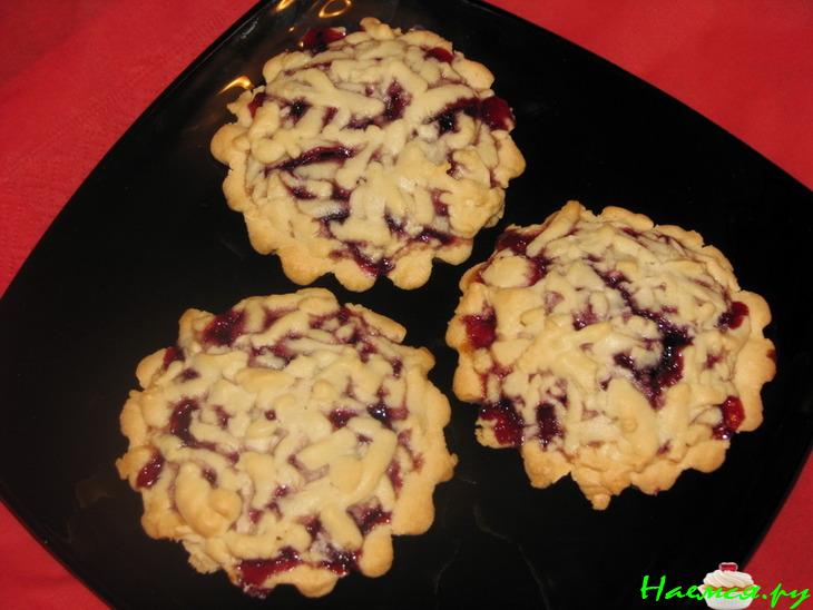 Корзиночки с черной смородиной