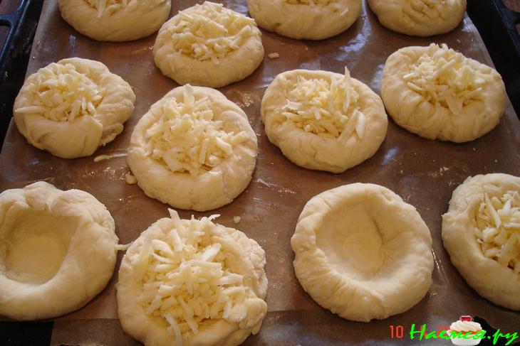 Борщ с черносливом и сырными плюшками