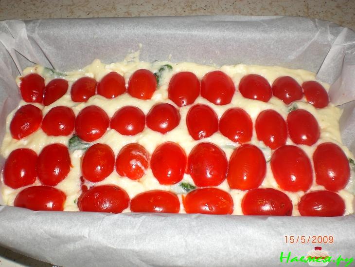 Сыр-p-pный хлебушек с базиликом и помидорами черри