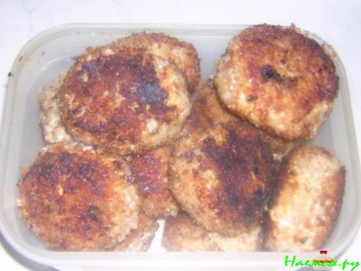 Котлеты из свинины по-казацки с капустой