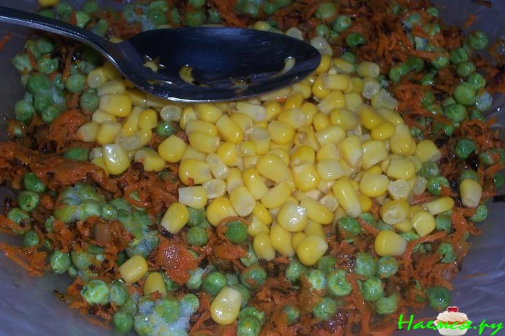 Запеченный рулет из фарша с овощами и сыром Запеченный рулет из фарша с овощами и сыром