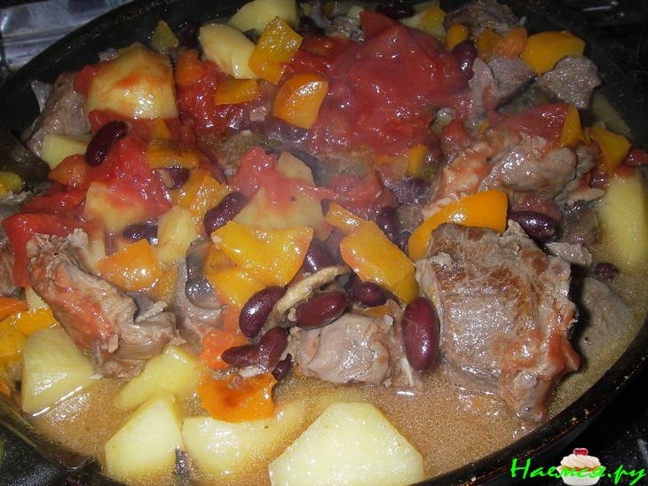 Рагу из баранины с фасолью и овощами