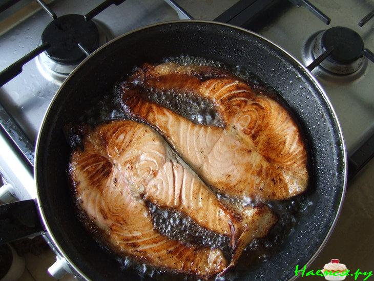 Стейки форели с сырным соусом