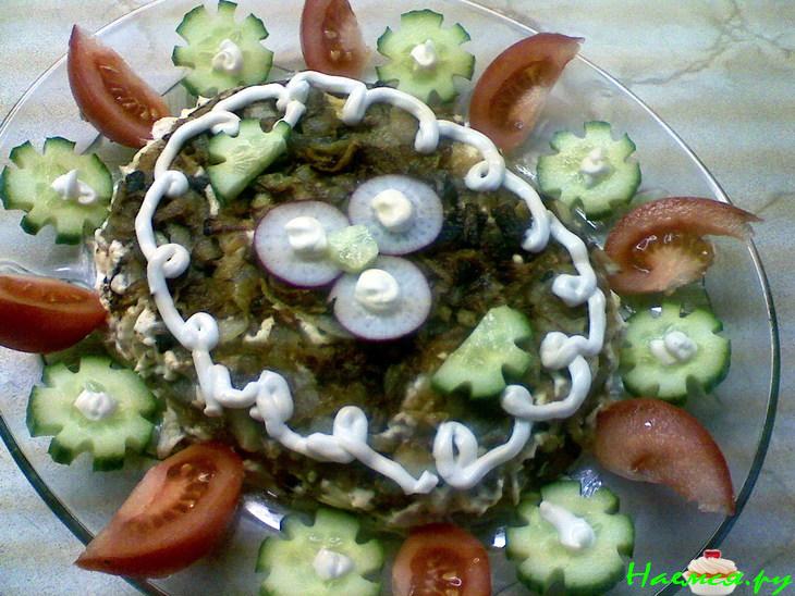 Салат-закуска с курицей и луком