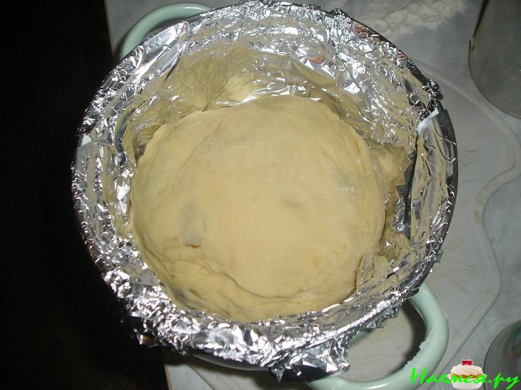 Кулич с инжиром, цукатами и изюмом Кулич с инжиром, цукатами и изюмом