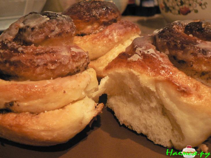 Булочки с маслом и корицей