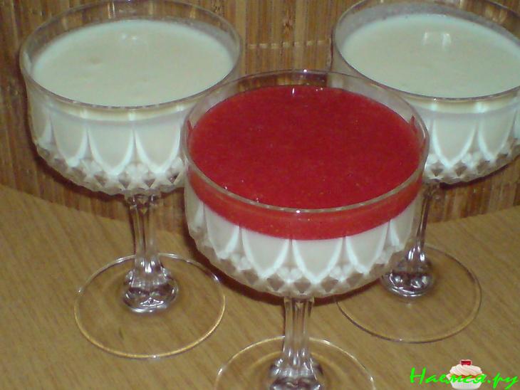 Лимонный мусс под клубничным пюре Лимонный мусс под клубничным пюре