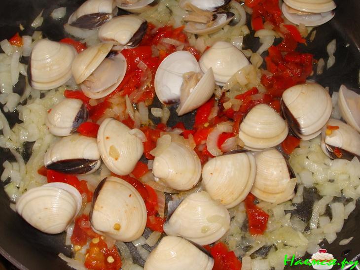 "Фидеуа"-паста с морепродуктами