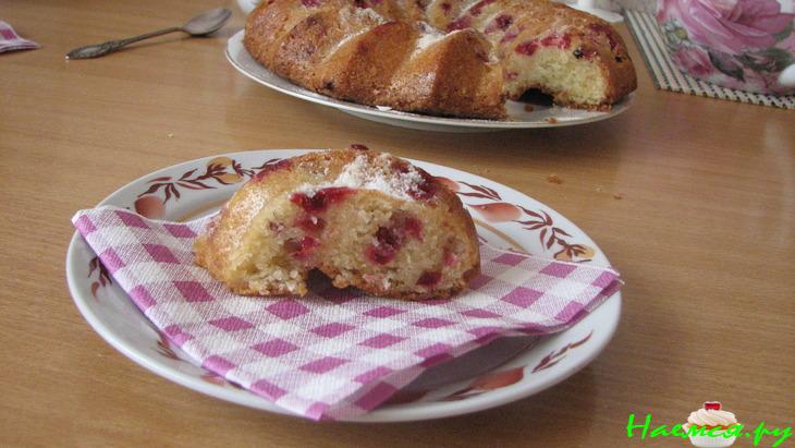 Кекс с брусникой