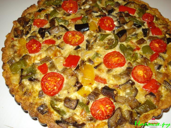 Баклажанный тарт с перцем и моцареллой