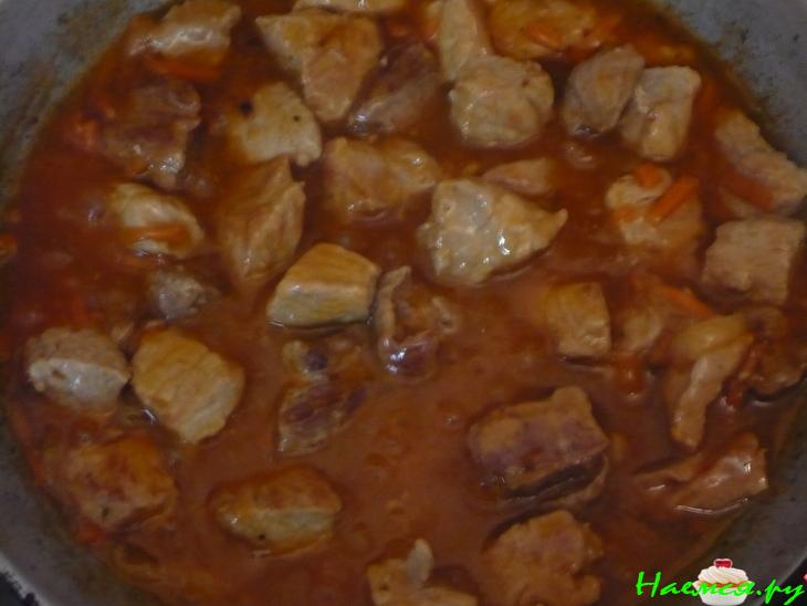 Свинина в кисло-сладком соусе с салатом Свинина в кисло-сладком соусе с салатом