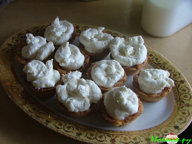 Корзиночки с кремом панакотта и фруктами