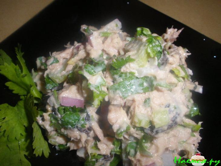 Салат с тунцом для сендвичей