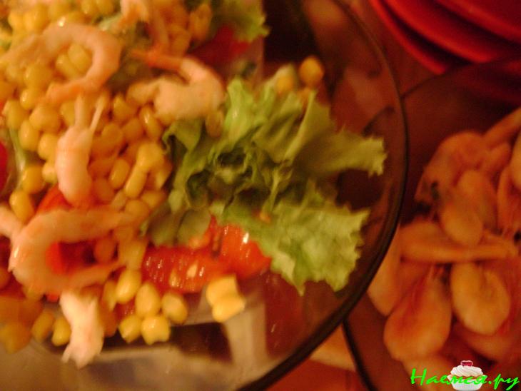 Весенний салат с креветками Весенний салат с креветками