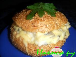 Булочка фаршированная курицей и грибами