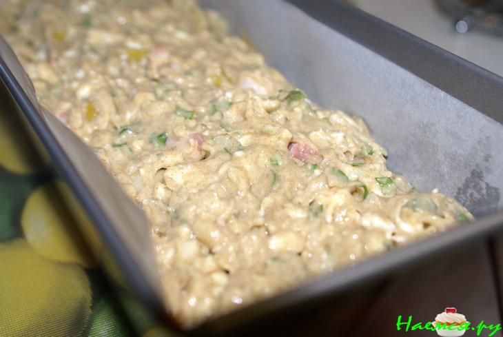 Ржаной кекс с беконом, брынзой и оливками