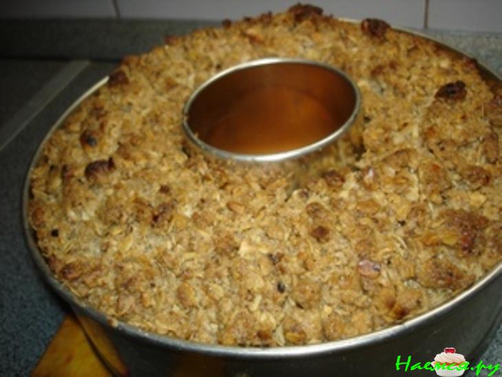 Сливовый пирог с ореховой посыпкой Сливовый пирог с ореховой посыпкой