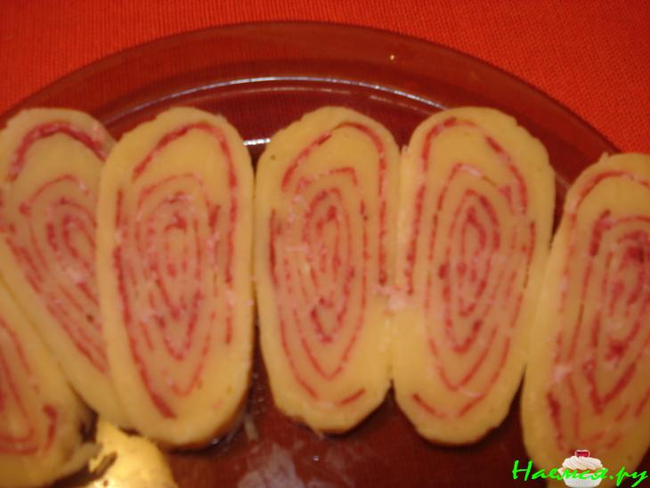 Сырный рулет с салями Сырный рулет с салями