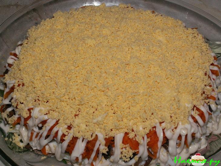 Салат "Сказка" с телячьей вырезкой и королевскими шампиньонами Салат "Сказка" с телячьей вырезкой и королевскими шампиньонами