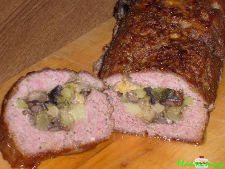 Рулет с грибами под соусом Рулет с грибами под соусом