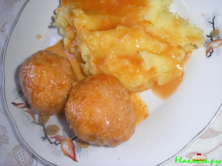 Тефтельки с пшеничной крупой в манной панировке и в томатном соусе
