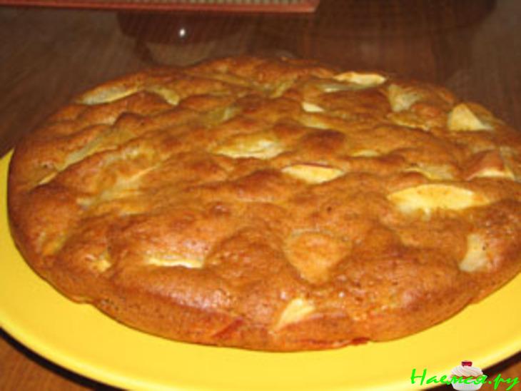 Пирог с медом и яблоками