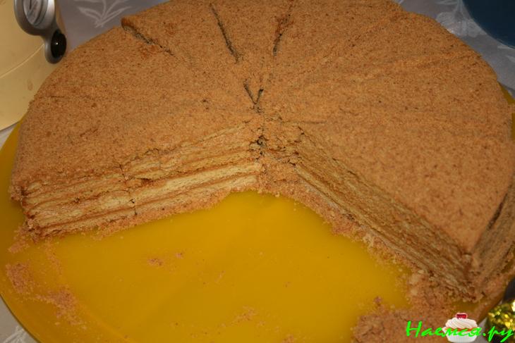 Торт "Медовик" со сметанным кремом