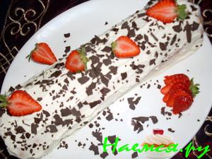 Бисквитный рулет с клубничкой