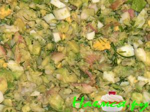 Салат из авокадо и копченой форели