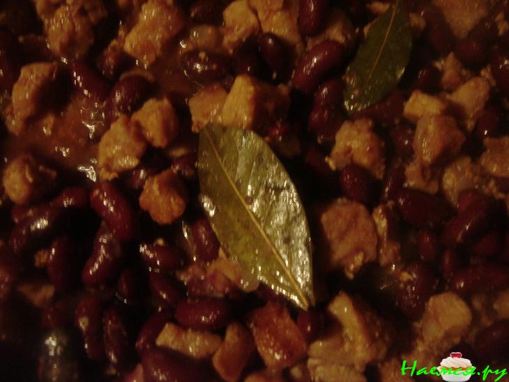 Английский мясной пирог с красной фасолью Английский мясной пирог с красной фасолью