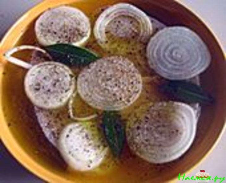 Маринованная рыба-меч с овощами 