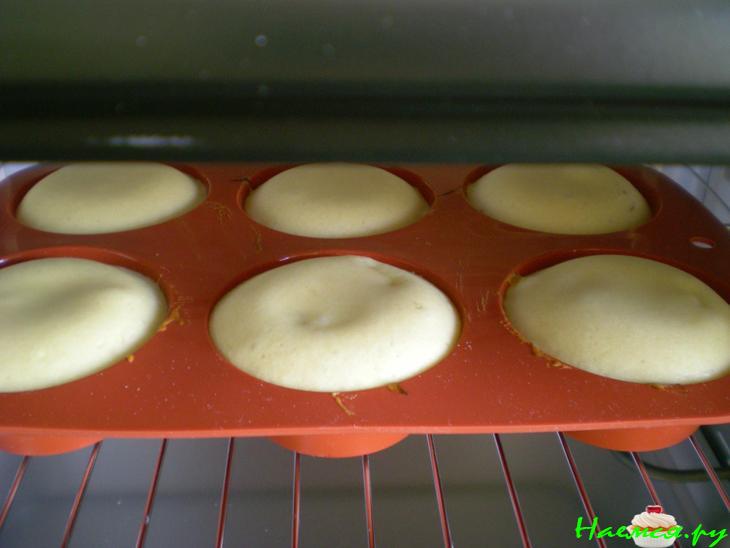 Маффины со сгущенкой и бананами