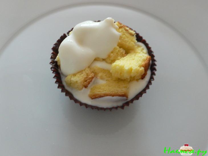 Шоколадные корзиночки с бисквитом и с кремом Шоколадные корзиночки с бисквитом и с кремом