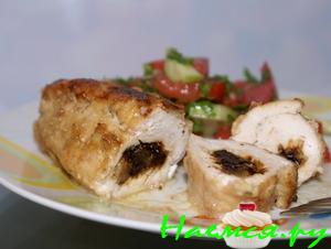 Рулетики из курицы с черносливом и сыром