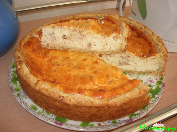 Творожный торт с миндалем и изюмом
