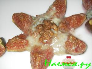 Звездочки из инжира с горгонзолой