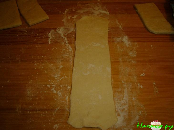 Слоенки с шоколадной начинкой