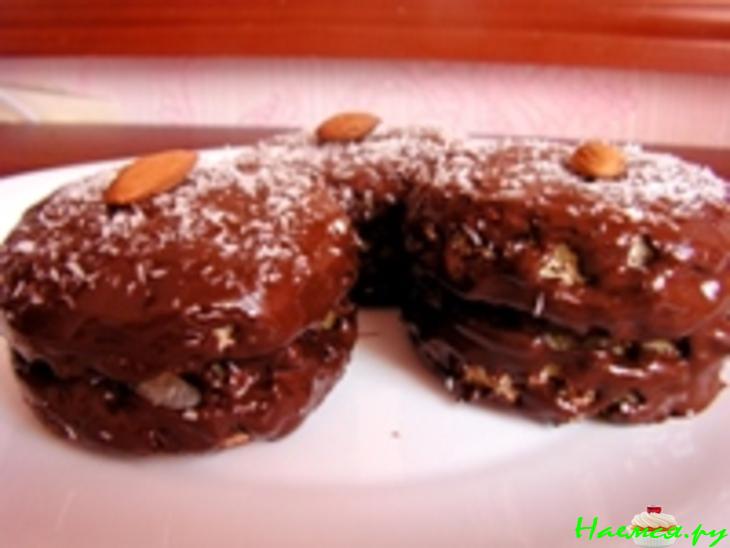 Бисквитные пирожные с грушами и с миндалем Бисквитные пирожные с грушами и с миндалем