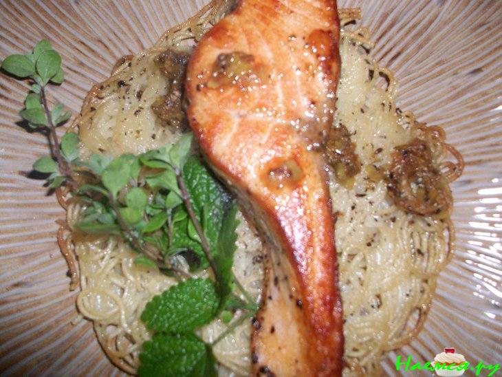 Лосось на хрустящей подушке