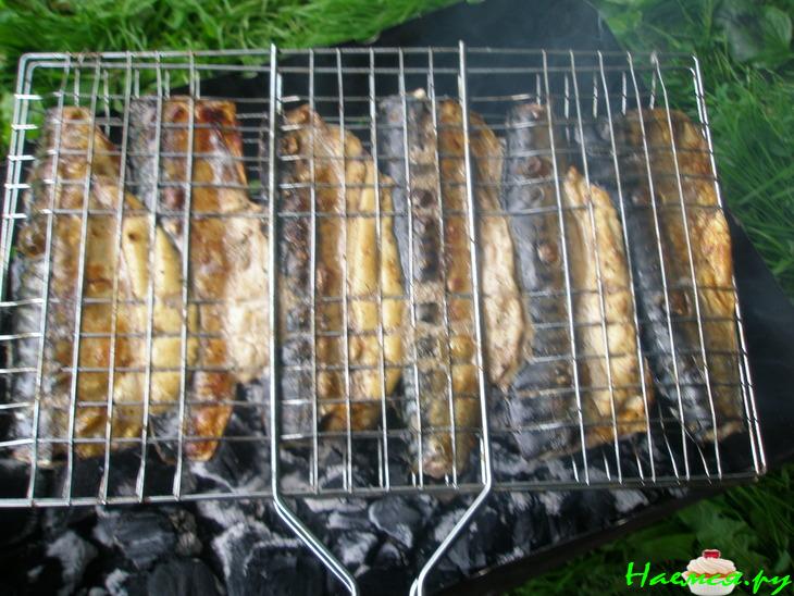 Скумбрия с соевым соусом на решетке