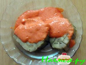 Печеные баклажаны с соусом из красных перцев Печеные баклажаны с соусом из красных перцев